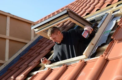 Pose de fenêtres de toit Velux à Padoux